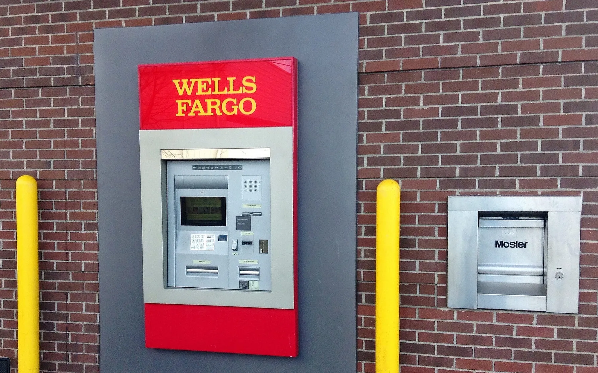 Is There a 24-Hour Customer Service for Wells Fargo