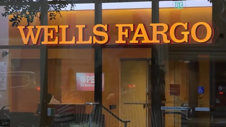 Is There a 24-Hour Customer Service for Wells Fargo?